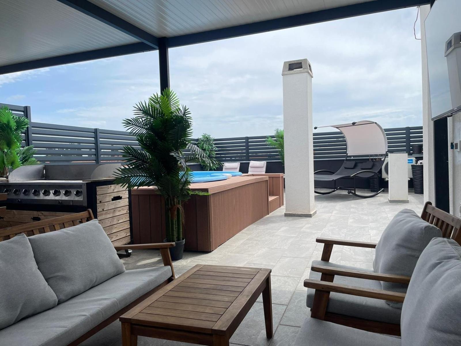 Rooftop Iadera Apartment *